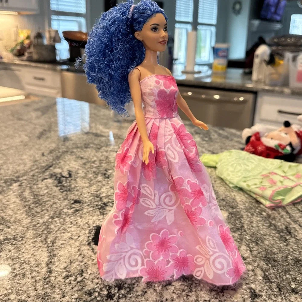 Descendants the rise of red the sorcerer's cookbook‎ Chloe doll With Dress Shows